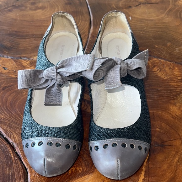 Brand: All Black. Size 40, materials: tilapia fish skin & recycled newspaper. - Picture 2 of 14